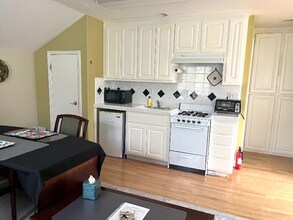 1011 Mesquite Dr in Davis, CA - Foto de edificio - Building Photo