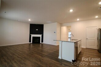 1121 Secrest Cmns Dr in Monroe, NC - Foto de edificio - Building Photo