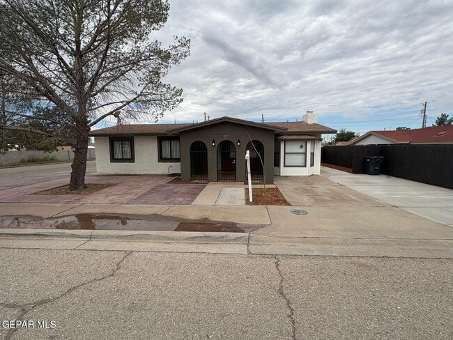 property at 316 S 6th St