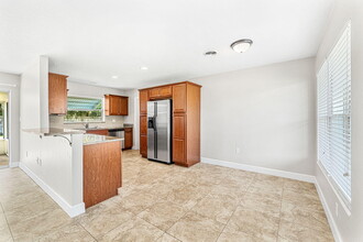 406 N Neptune Dr in Satellite Beach, FL - Foto de edificio - Building Photo