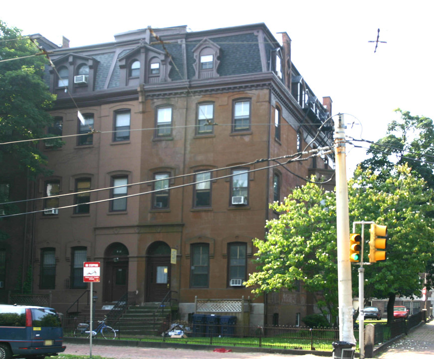 4116 Spruce St in Philadelphia, PA - Building Photo