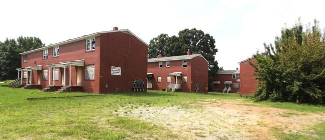 Demolished in High Point, NC - Foto de edificio - Building Photo