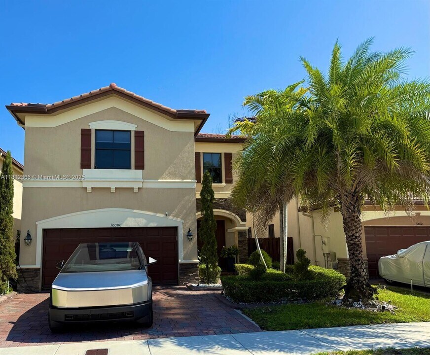 10000 NW 86th Terrace in Doral, FL - Building Photo