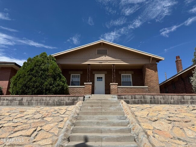 property at 1606 Hawthorne St