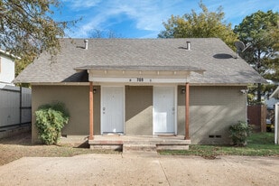 709 N Pecan St, Unit Unit C in Arlington, TX - Building Photo
