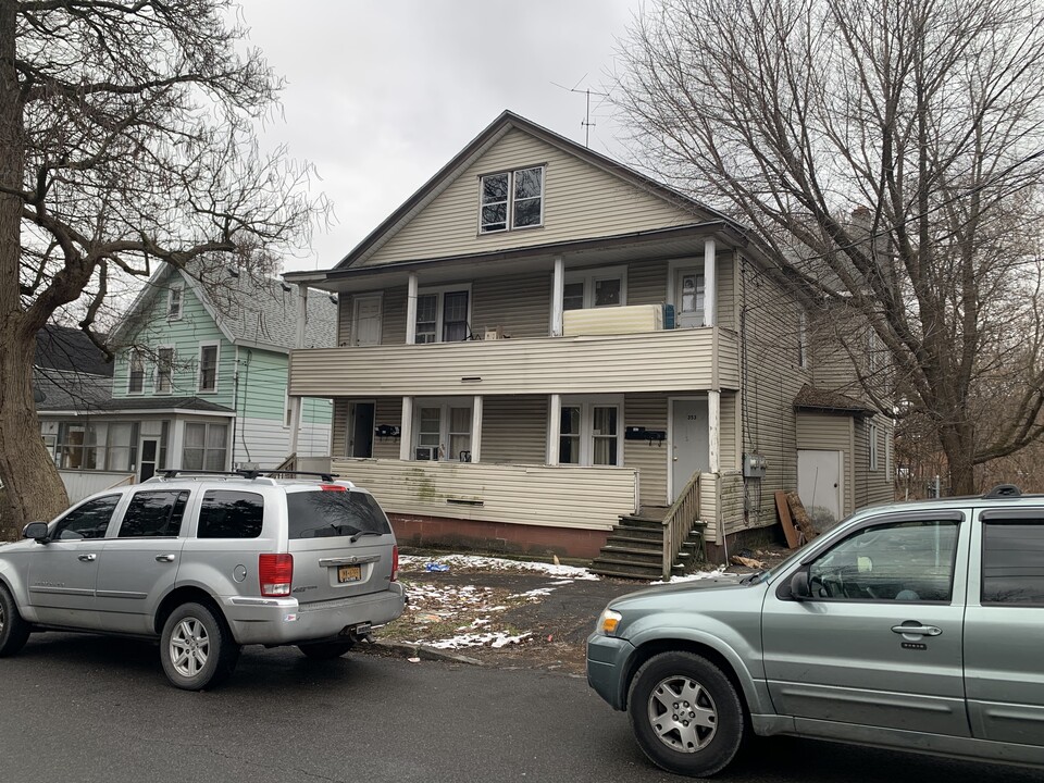 351 Elm St in Syracuse, NY - Building Photo