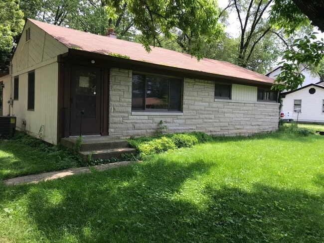 property at 3823 S Lasalle St