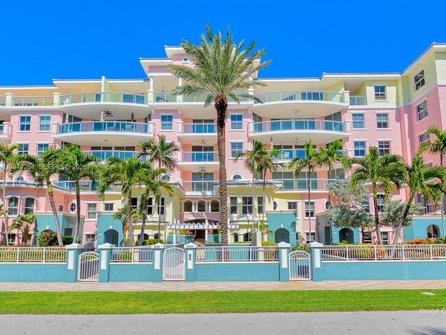 2051 SE 3rd St in Deerfield Beach, FL - Foto de edificio - Building Photo