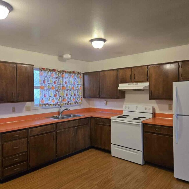 1040 Park St-Unit -8 in Forsyth, MT - Building Photo - Building Photo