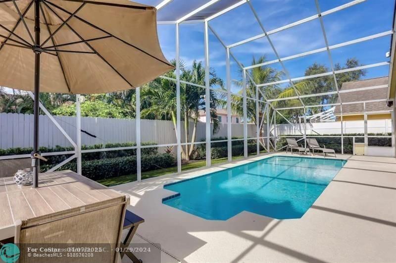 6334 Barbara St in Jupiter, FL - Foto de edificio