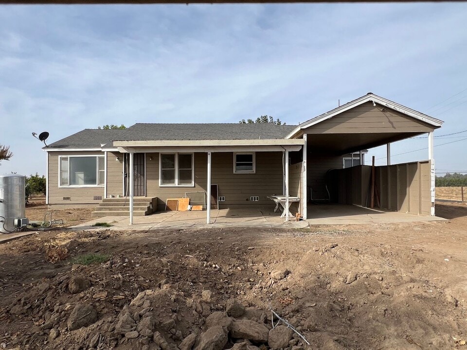 20649 E American Ave in Reedley, CA - Building Photo