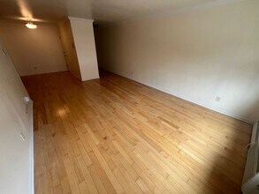 2018 Oakland in Milwaukee, WI - Building Photo - Interior Photo