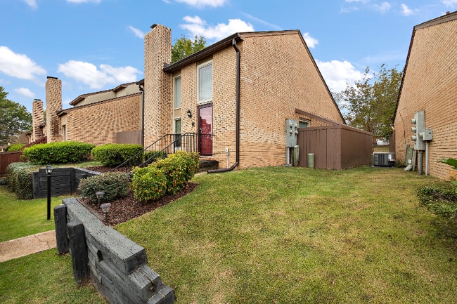 27 Park Crest Pl in Jackson, MS - Building Photo - Building Photo