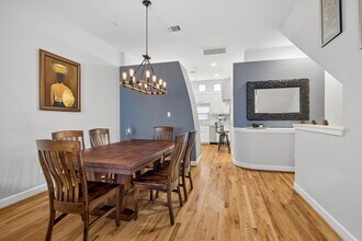 8715 Meadowcroft Dr in Houston, TX - Foto de edificio - Building Photo