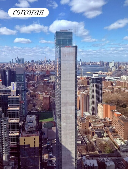 250 Ashland Pl in Brooklyn, NY - Building Photo