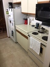 812 Benton Dr, Unit 812Benton#22 in Iowa City, IA - Building Photo - Building Photo