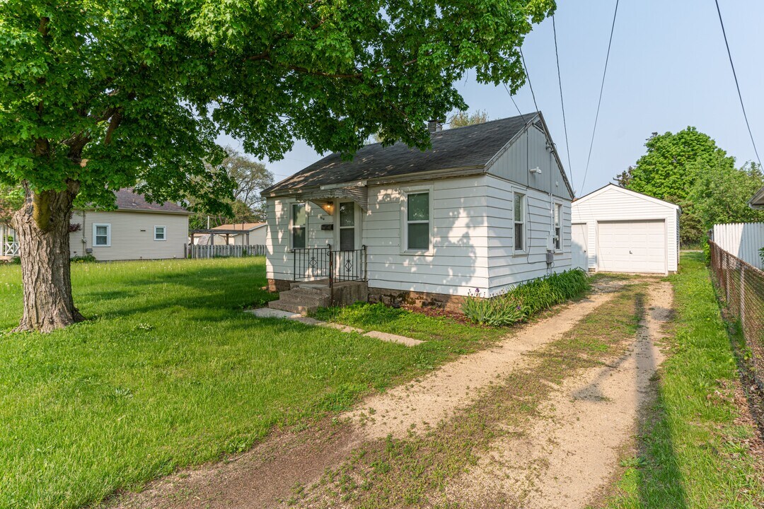 2816 Hanson St in Rockford, IL - Building Photo