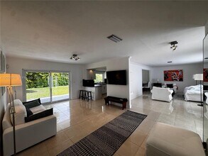 8161 SW 104th St in Miami, FL - Building Photo - Building Photo