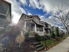 15100 NW Cosmos St in Portland, OR - Building Photo - Building Photo