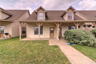 126 Sandstone Dr in Jarrell, TX - Building Photo