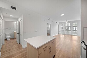 10170 SW 7th St, Unit 24-305 in Pembroke Pines, FL - Building Photo - Building Photo