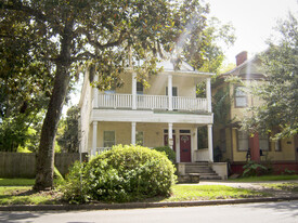 825 E Henry St in Savannah, GA - Building Photo
