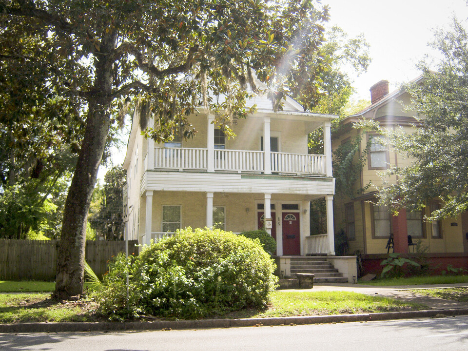 825 E Henry St in Savannah, GA - Building Photo