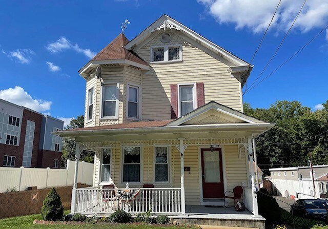 518 Davisville Rd in Willow Grove, PA - Building Photo