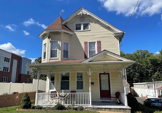 property at 518 Davisville Rd