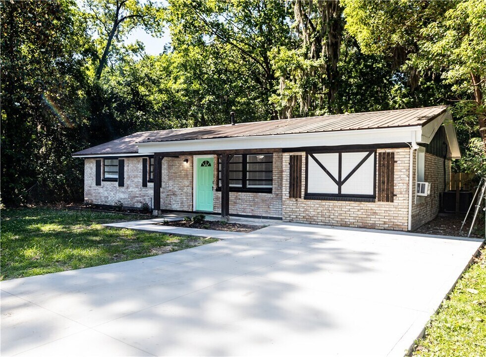 217 Wesley St in Savannah, GA - Building Photo