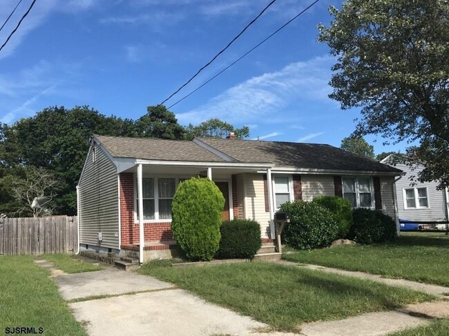 11 Forrest Dr in Northfield, NJ - Foto de edificio - Building Photo