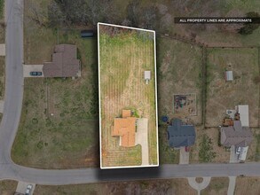 1395 Holden Dr in Clarksville, TN - Building Photo - Building Photo