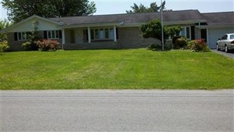 135 Phillips Ln in London, KY - Building Photo