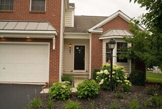 1664 Boxwood Dr in Lewis Center, OH - Building Photo - Building Photo