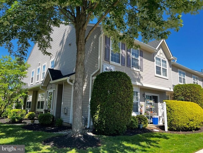 6501 Coventry Way in Mount Laurel, NJ - Foto de edificio - Building Photo
