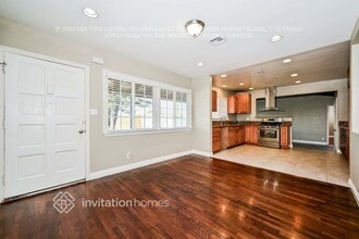 7800 Radford Ave in Los Angeles, CA - Foto de edificio - Building Photo