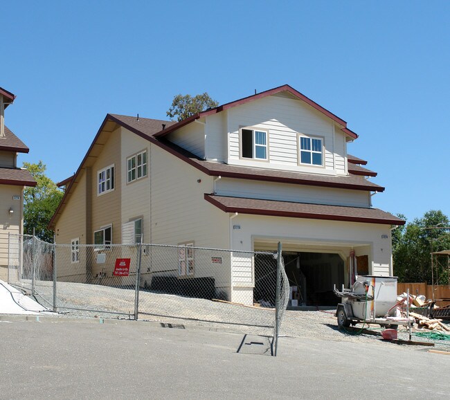 3226 Nielsen Ct in Santa Rosa, CA - Foto de edificio - Building Photo