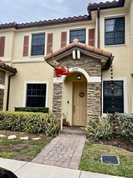 3219 SE 5th St in Homestead, FL - Building Photo