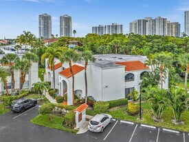 3558 Magellan Cir in Aventura, FL - Building Photo