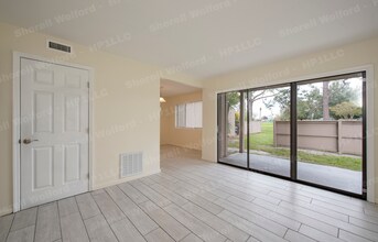 5739 Peregrine Ave in Orlando, FL - Foto de edificio - Building Photo