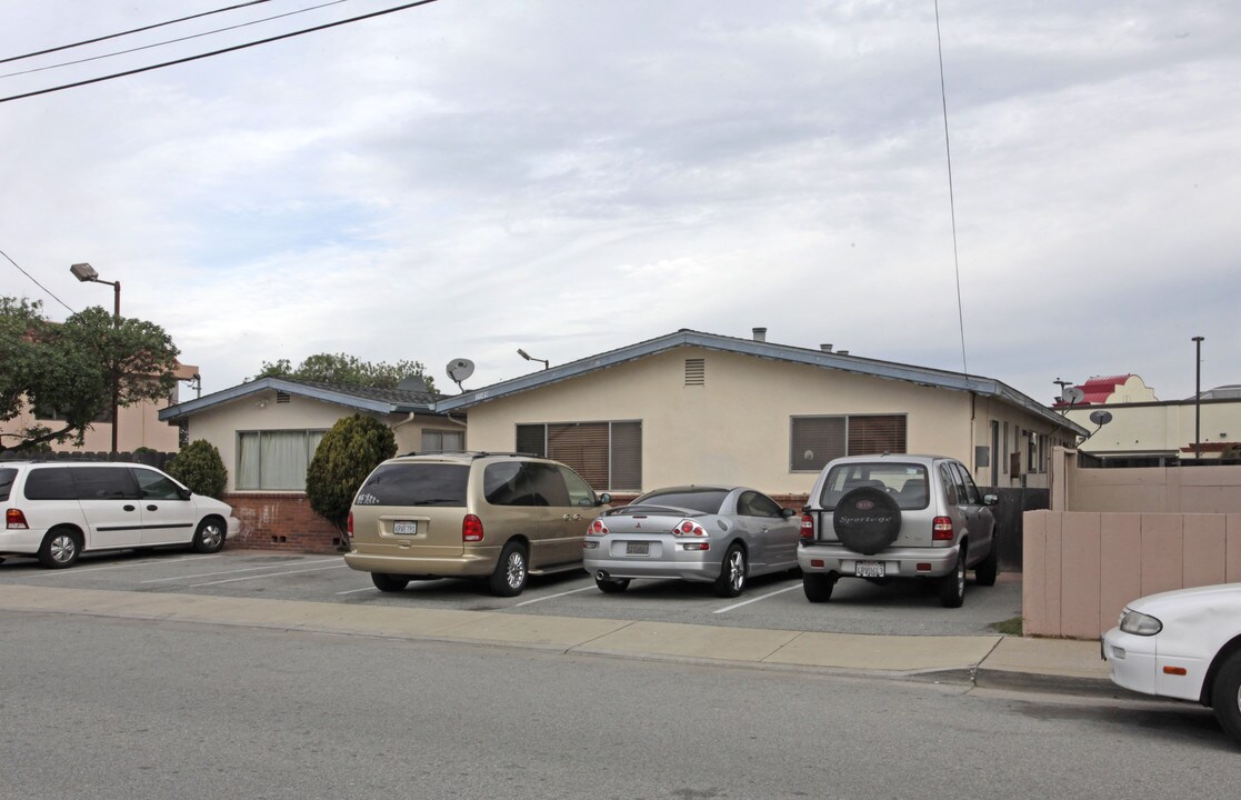 1049 Clementina Ave in Seaside, CA - Building Photo