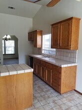 444 N Tommy St in Visalia, CA - Foto de edificio - Building Photo