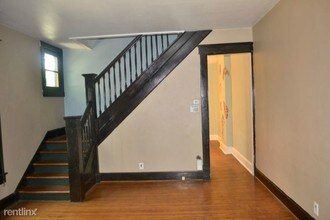 977 Woodruff Pl E Dr in Indianapolis, IN - Foto de edificio - Building Photo