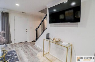 262 Matthews Drive in Newark, NJ - Building Photo - Building Photo