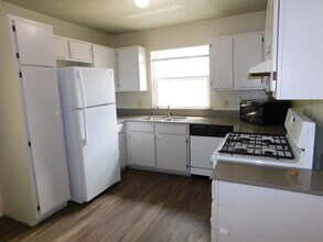 7800 Brodie Ln in Austin, TX - Building Photo - Building Photo
