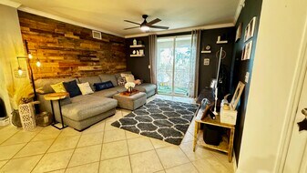6475 Emerald Dunes Dr in West Palm Beach, FL - Building Photo