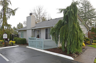 Somerset West in Beaverton, OR - Foto de edificio - Building Photo