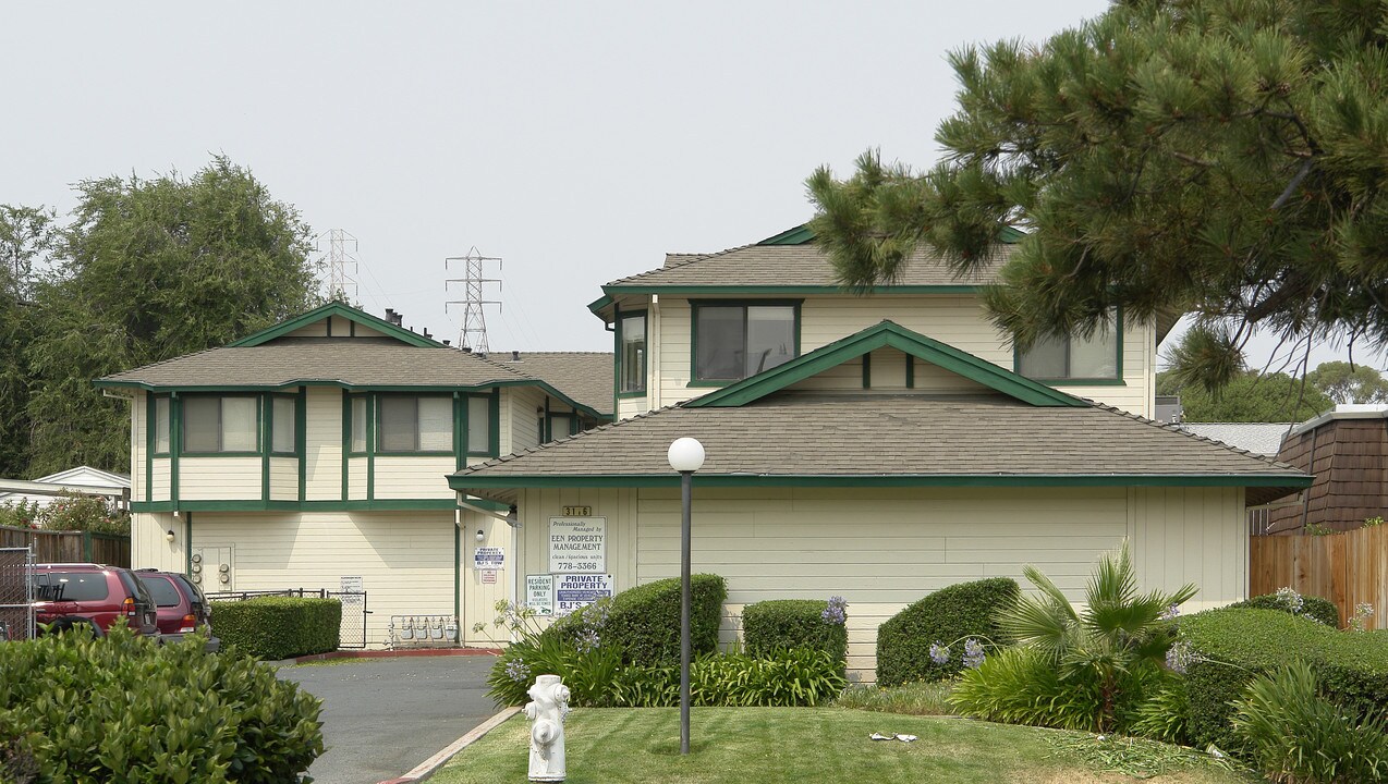 Lone Tree Apartments in Antioch, CA - Building Photo