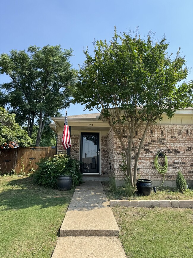 2714 E Wentwood Dr in Carrollton, TX - Building Photo - Building Photo