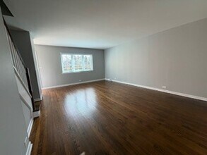 1332 Greenwillow Ln in Glenview, IL - Building Photo - Building Photo
